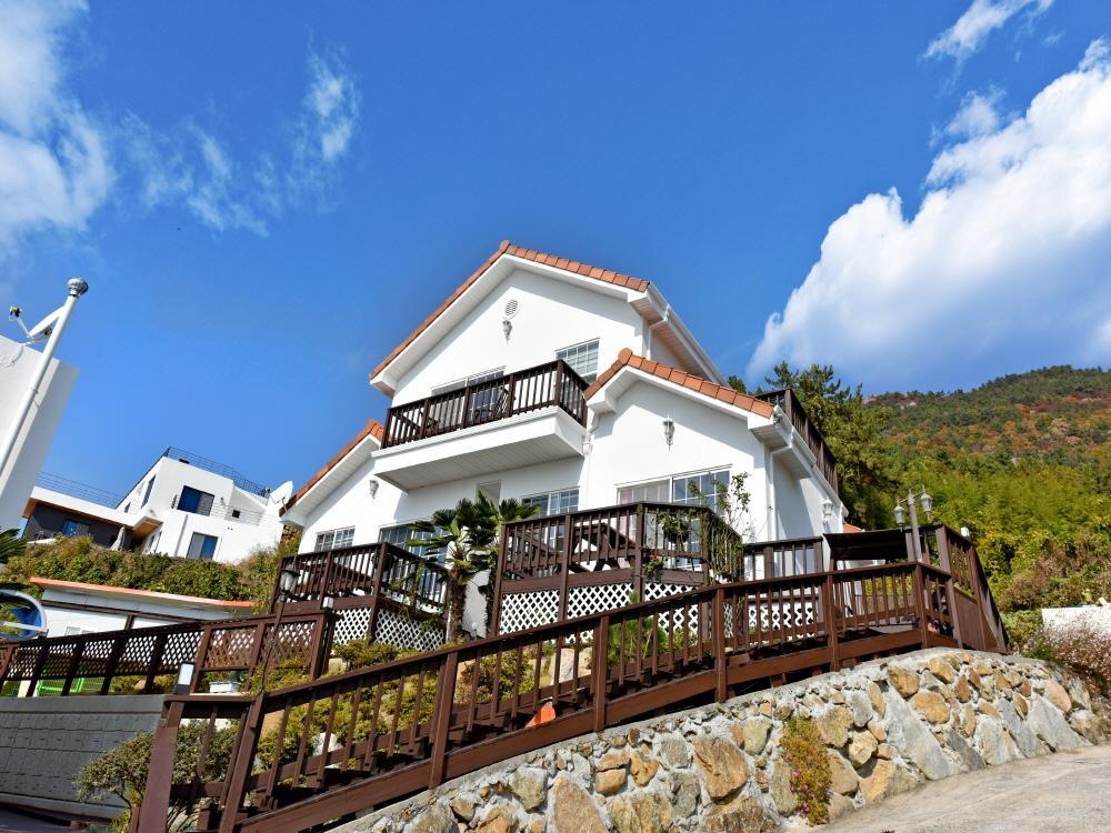 Namhae Bluemare Pension Exterior foto